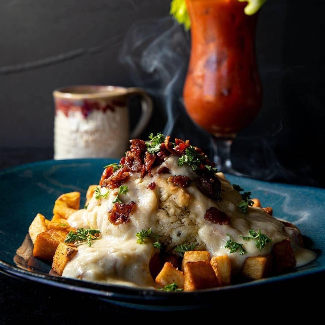 Today has that B&amp;G kind-of vibe.
#missourispring #coldtodayhottamale #417mag #nixamo #likegrandmausedtomake #drinkyourveggies #bloodymarys #springfieldmo